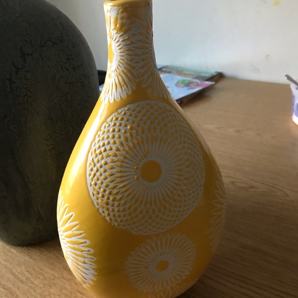 Vases - Picture 4 of 4